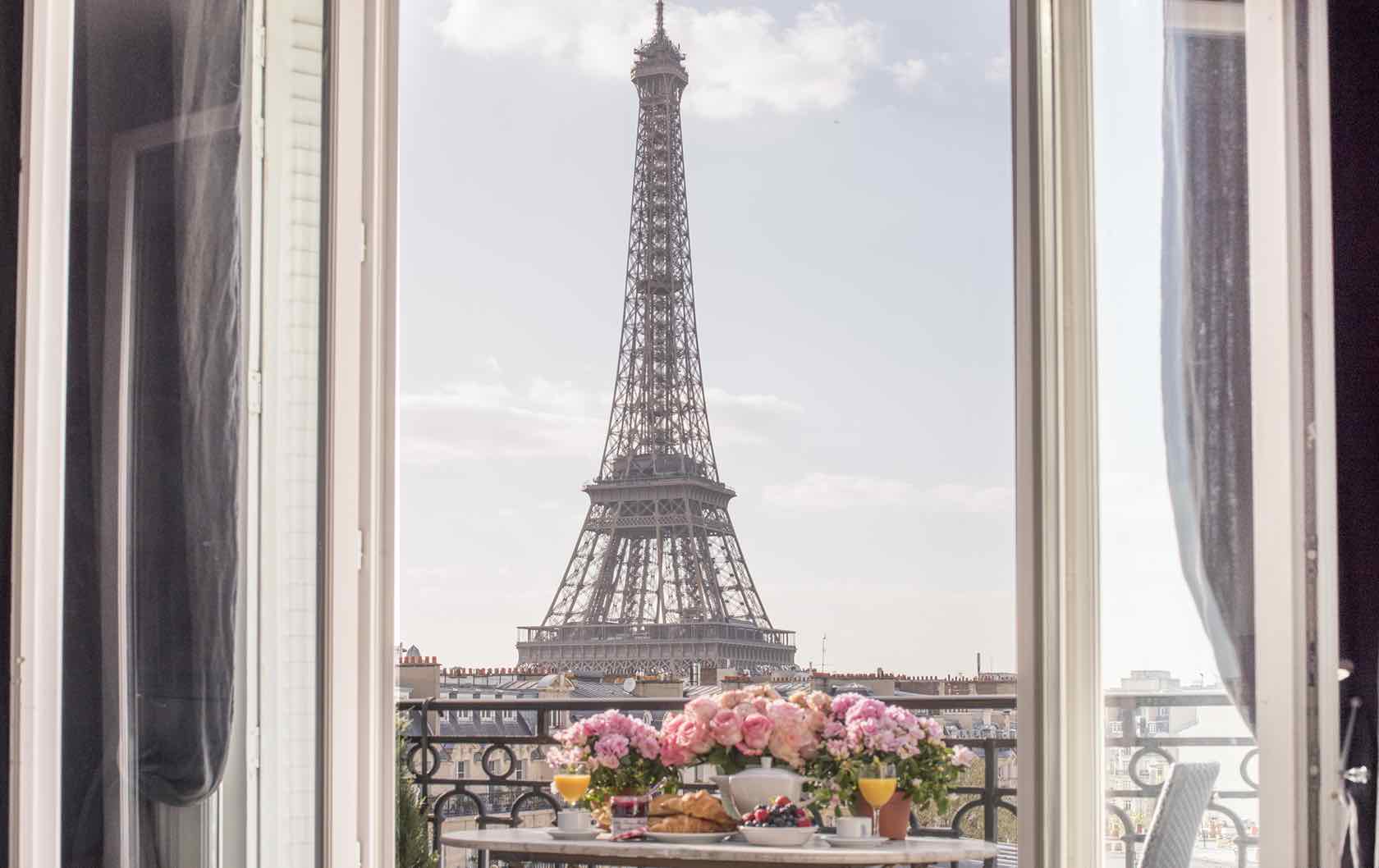 Eifel Tower view apartment