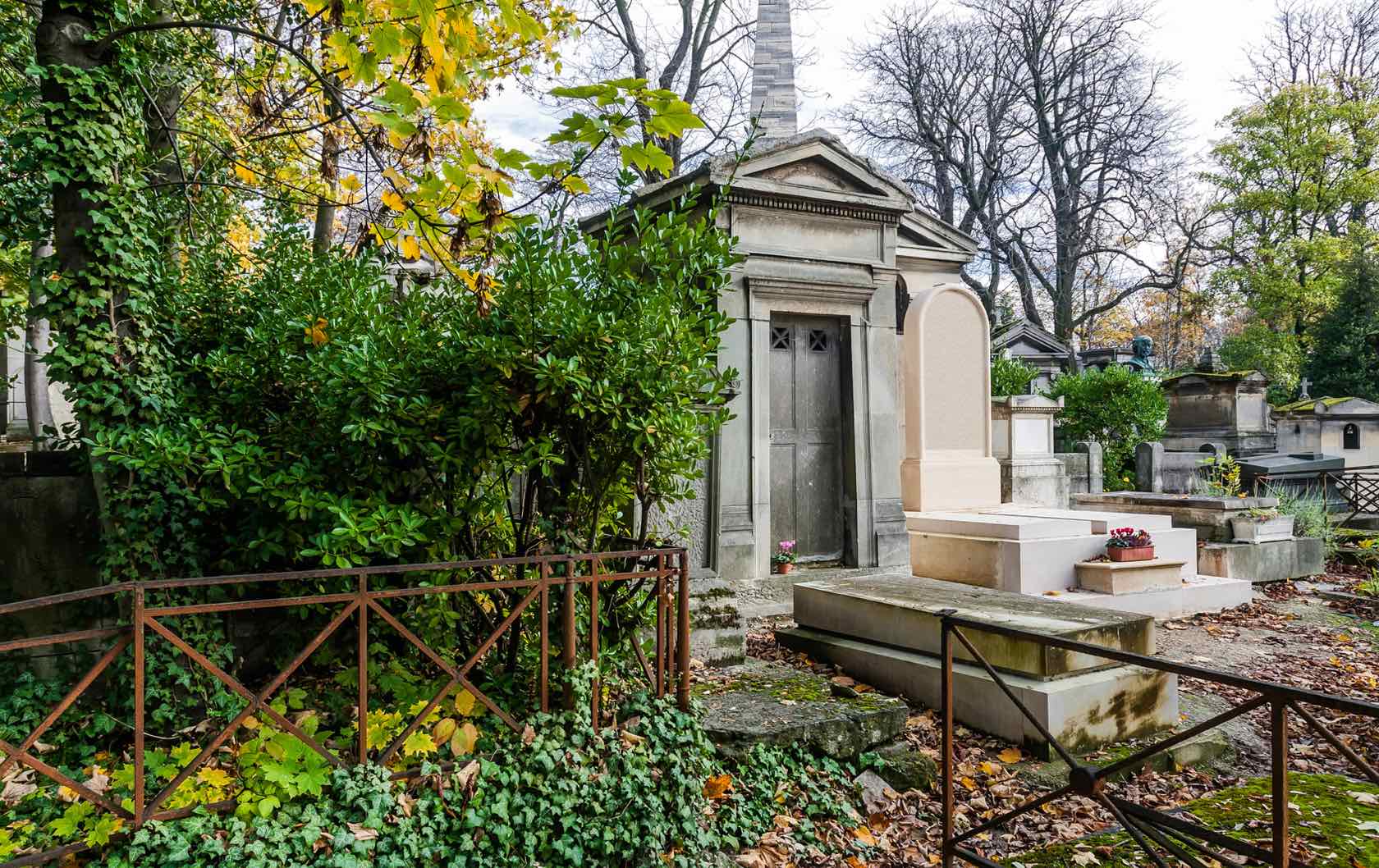 Paris Cemeteries Père Lachaise