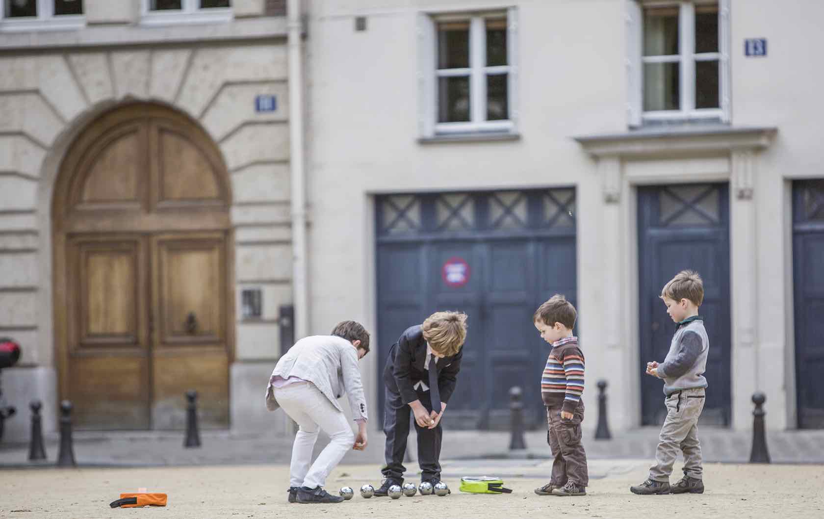 Place Dauphine Paris Kids Playing