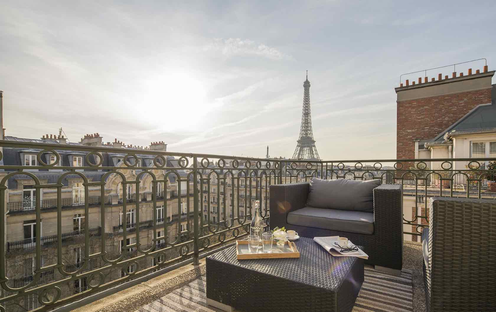 Paris into your home Margaux Eifel Tower view apartment 