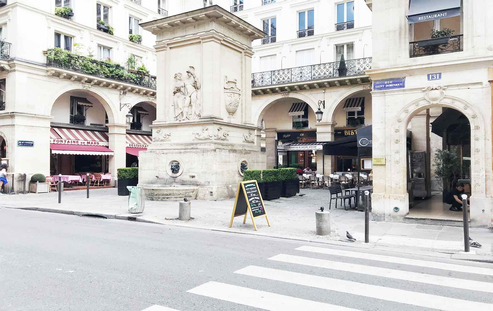 La Fontaine de Mars rue Saint-Dominique Paris