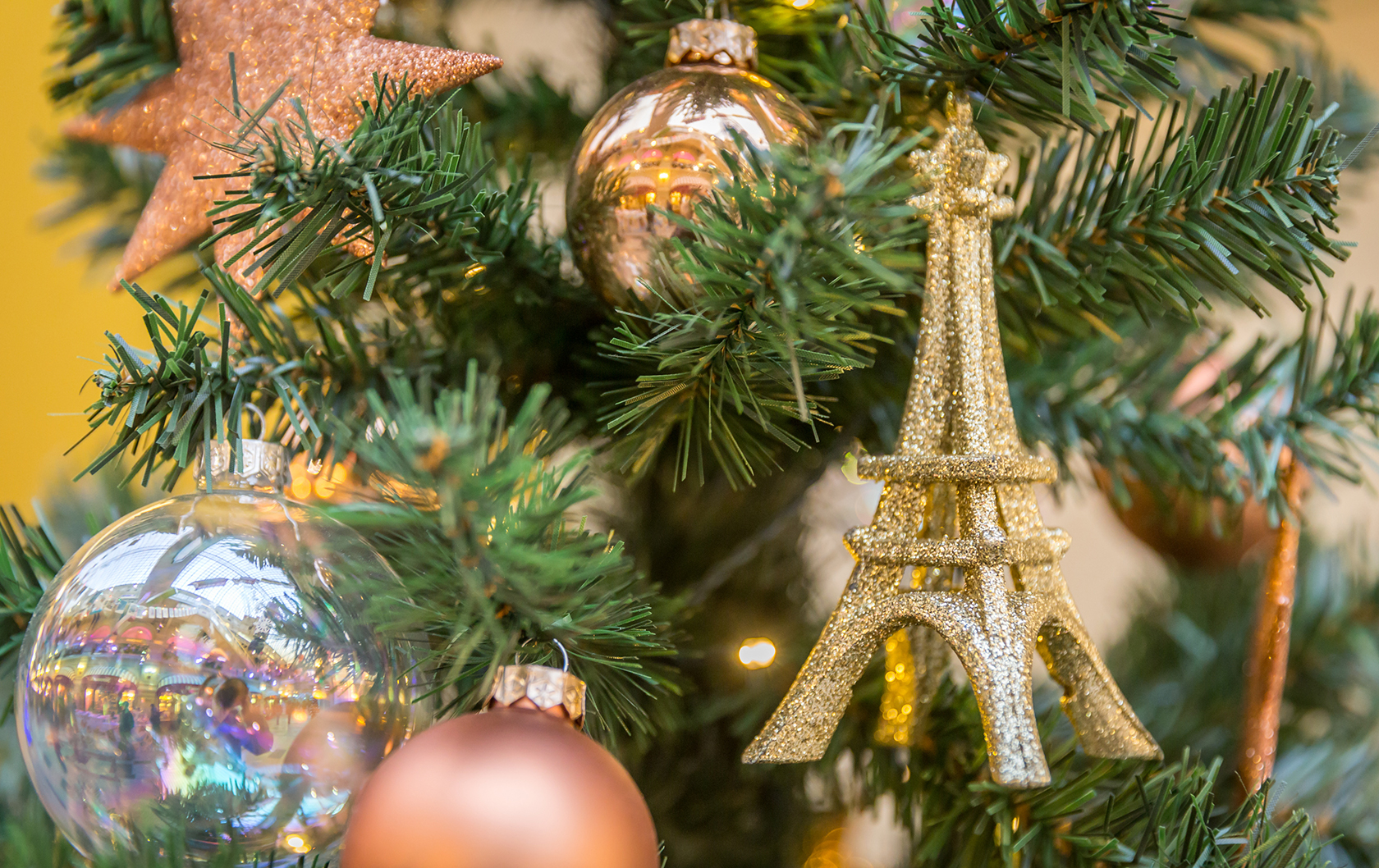 Light up Eiffel Tower Christmas decoration