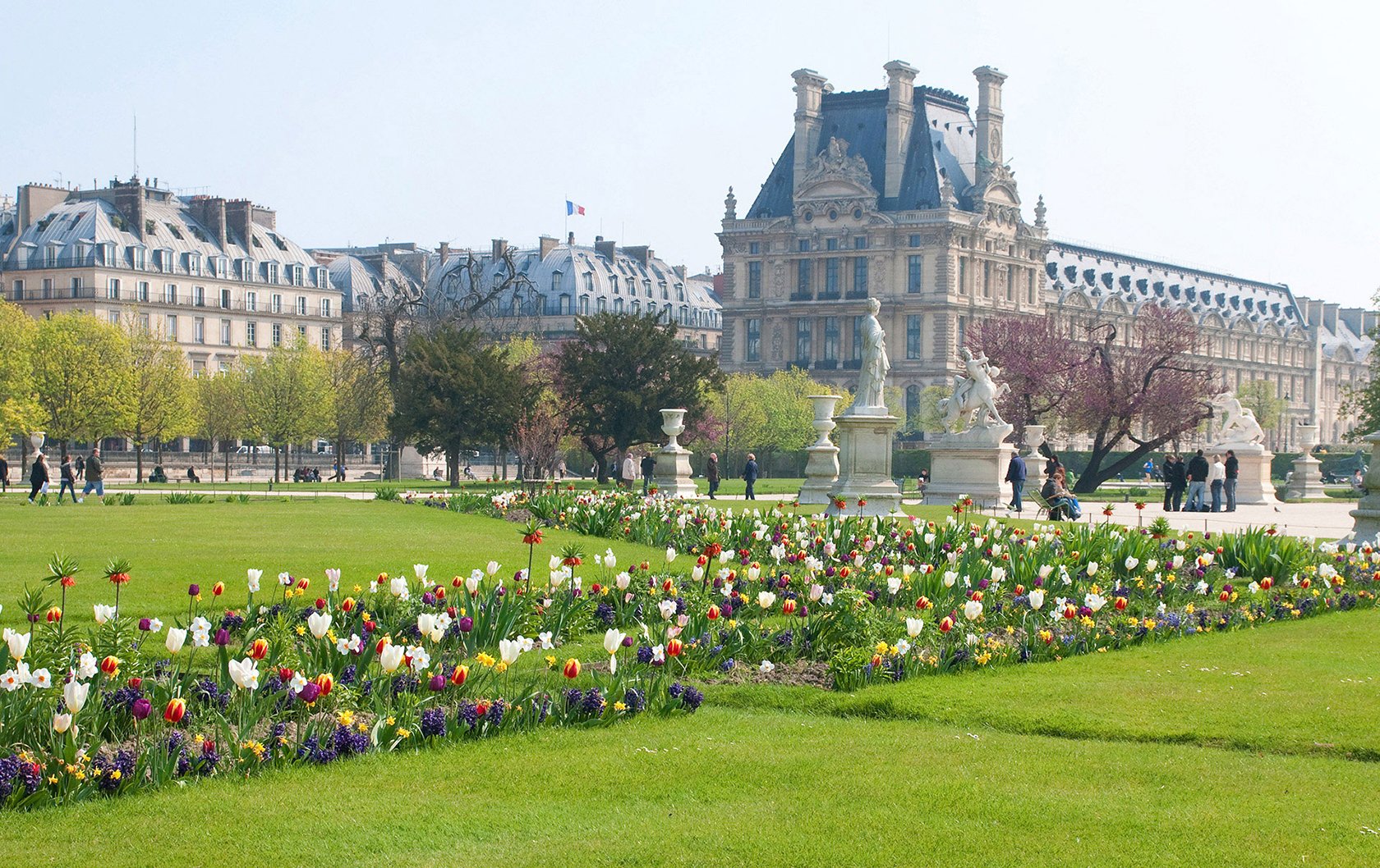 5 Wonderful Walks in Paris