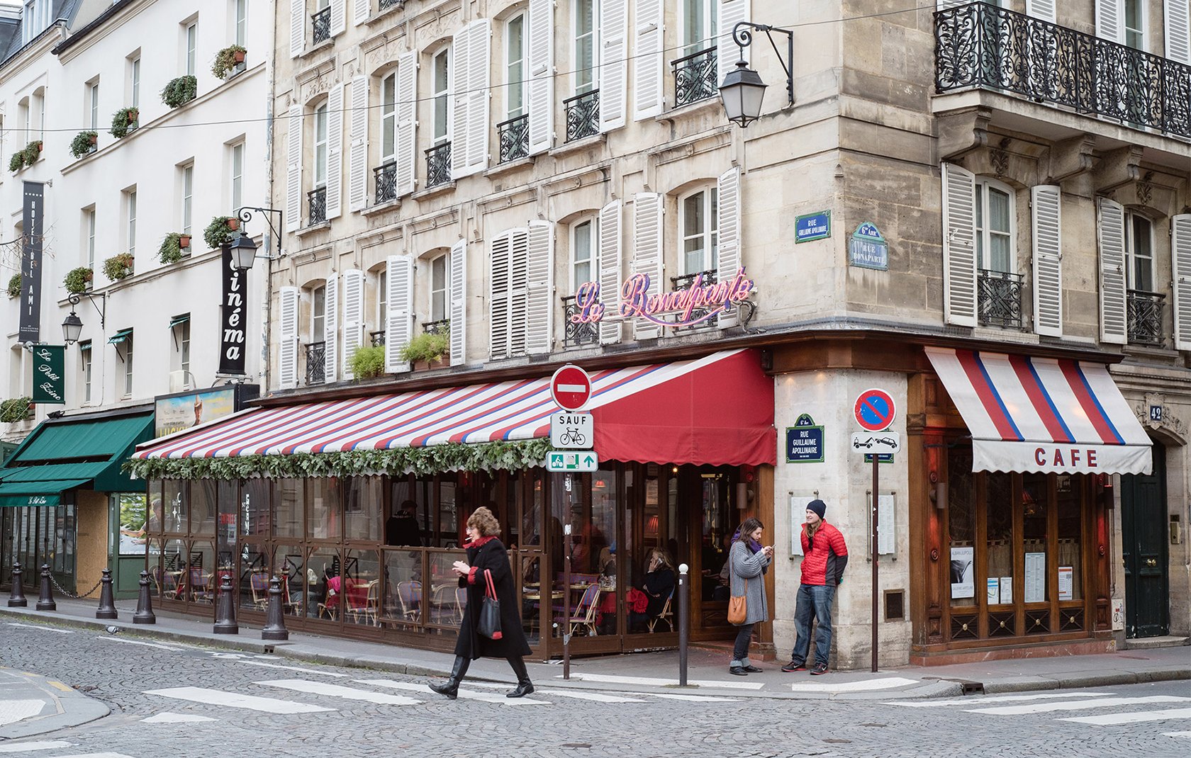 Paris winter cafe