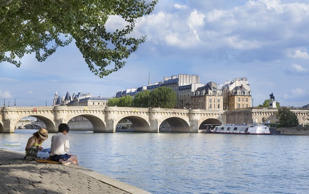 10 Classic Paris Experiences