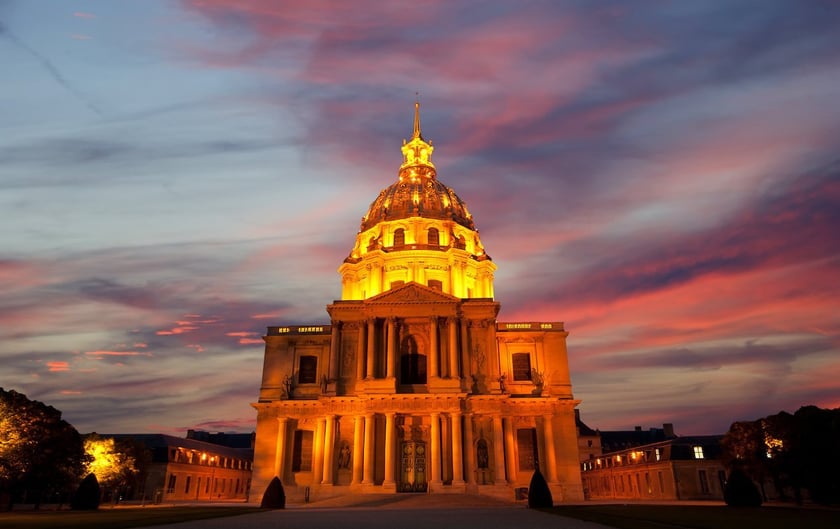 Stunning Light Show Brings History to Life at Les Invalides