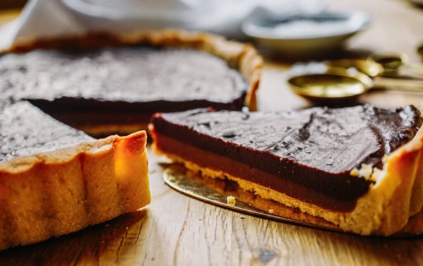 Indulgently Delicious Salted Caramel & Chocolate Tarte!