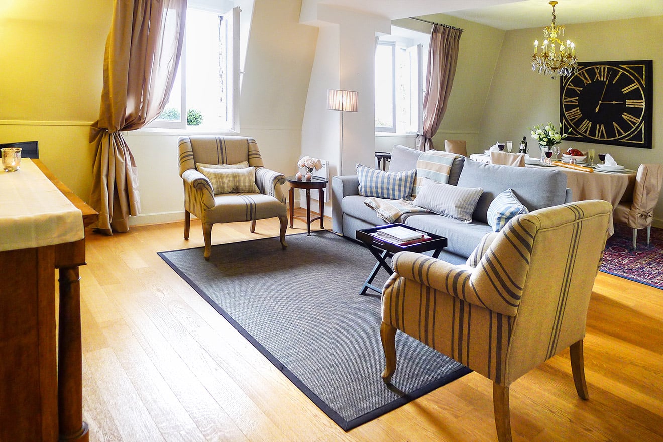 2 Bedroom Apartment Near Louvre in Paris with Seine River View