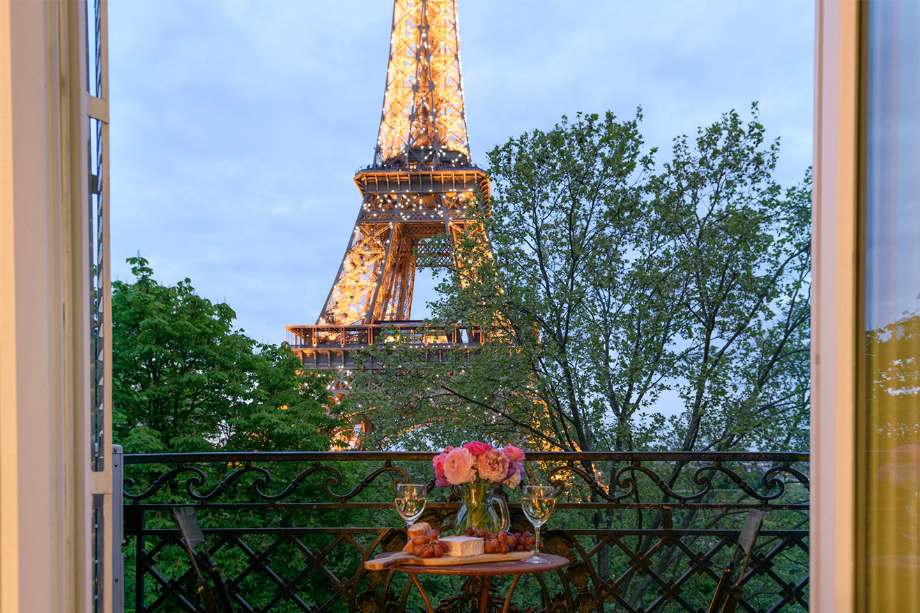 2 Bedroom Paris Apartment With Incredible Eiffel Tower Views