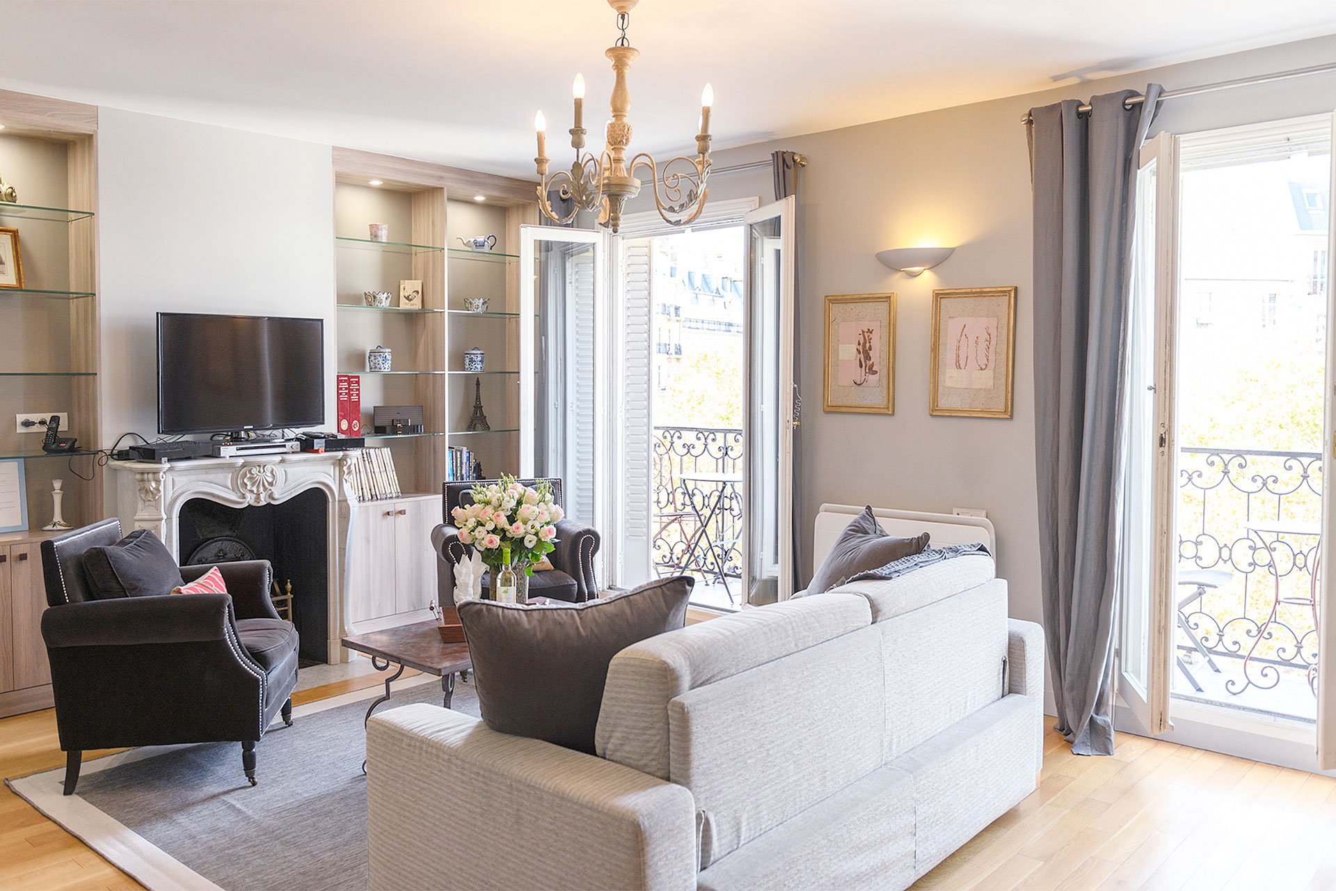 2 Bedroom Luxury Flat in Paris with Eiffel Tower Views - Paris Perfect