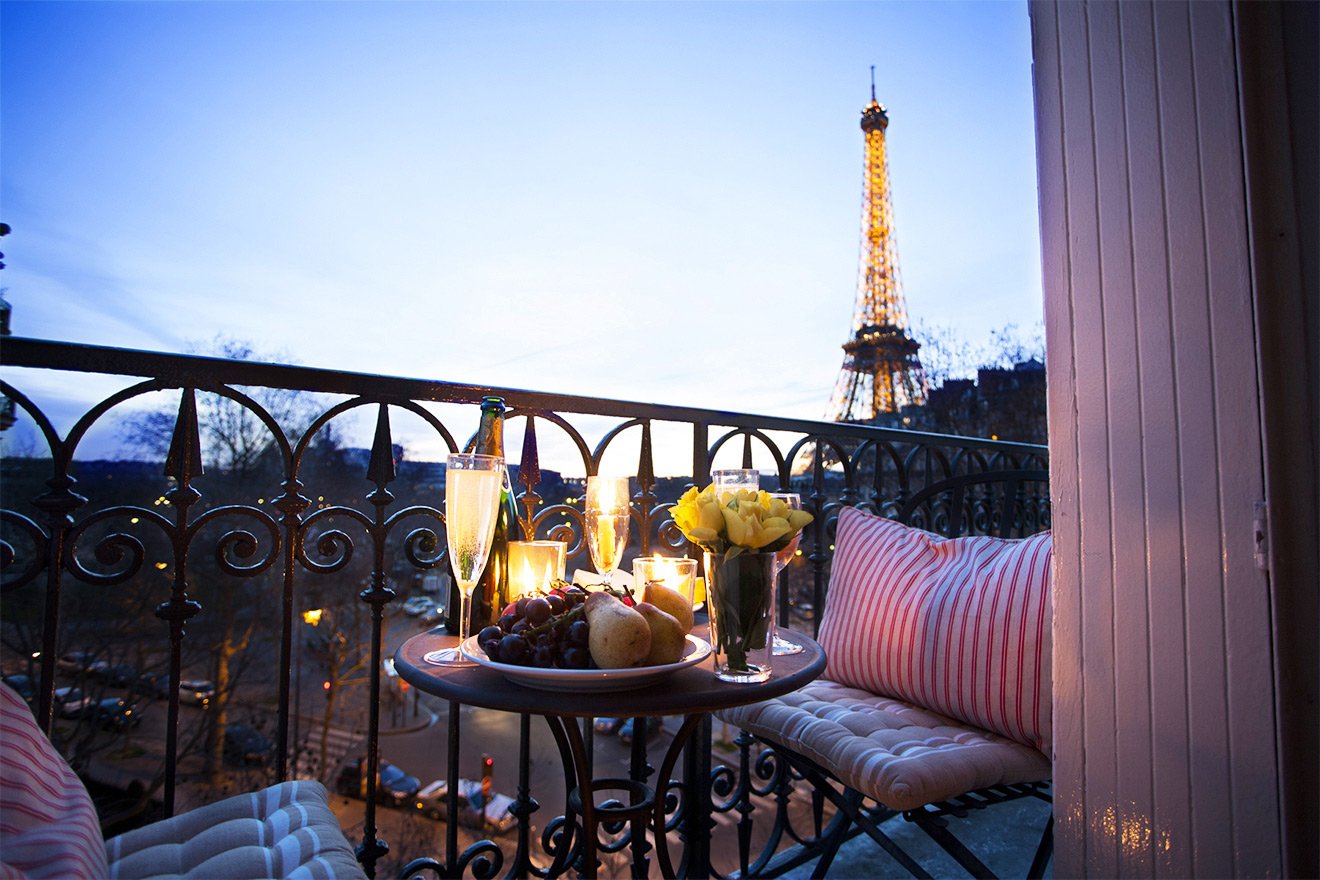 2 Bedroom Paris Apartment Near Eiffel Tower With A C Perfect Champagne And A Stunning Eiffel Tower View At The Merlot Vacation Rental Offered By Paris Perfect