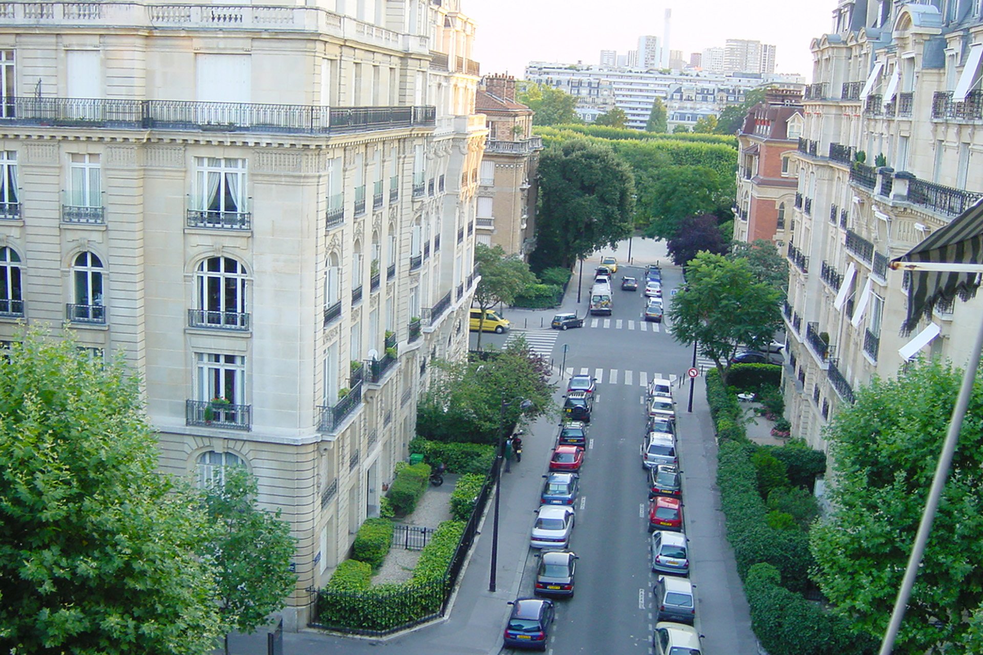 From the balcony is an unobstructed view of the Champ-de-Mars garden.