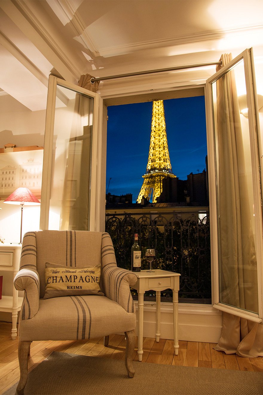 1 Bedroom Paris with Romantic Eiffel Tower View Paris