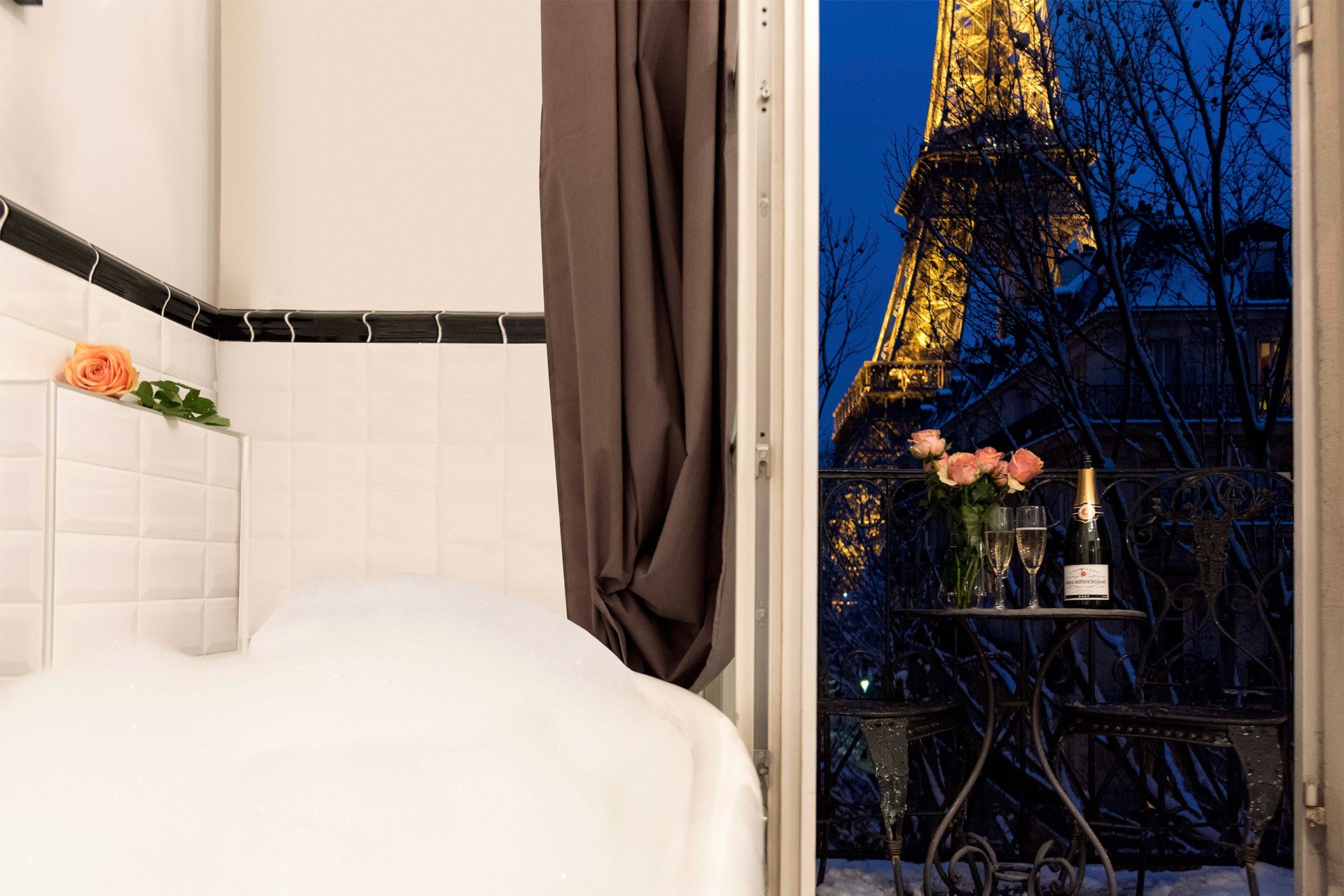 Gorgeous One Bedroom Apartment With Stunning Eiffel Tower Views