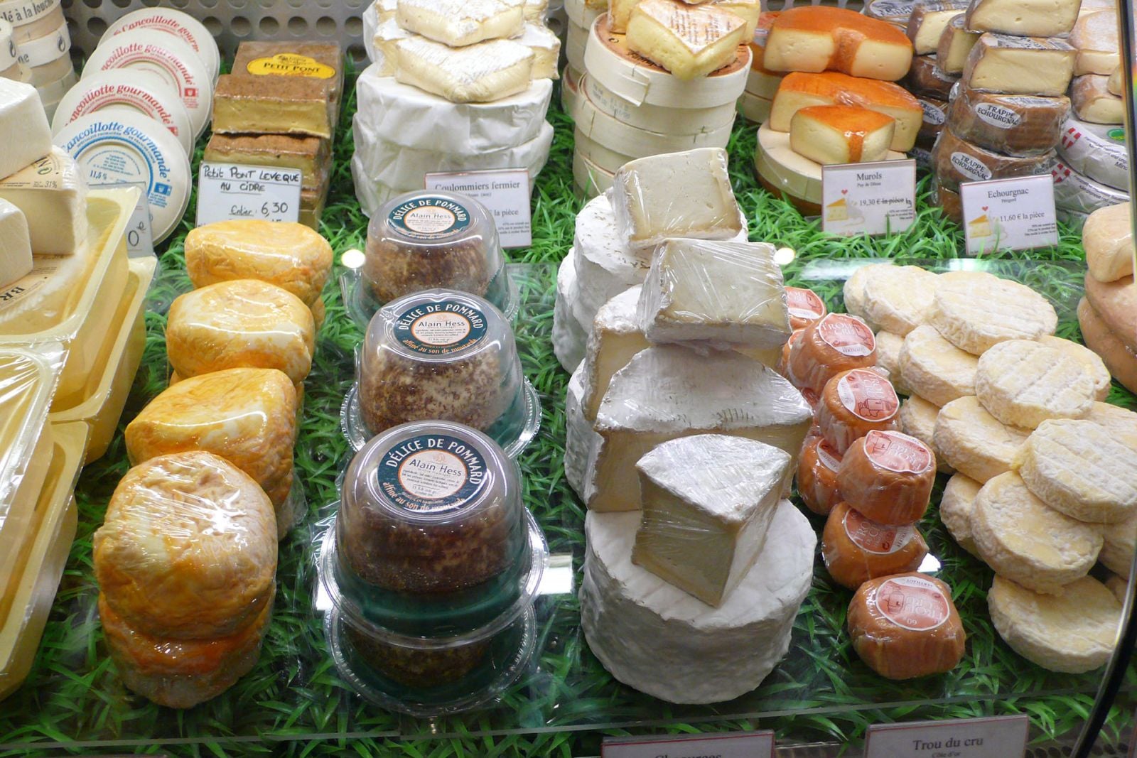 The 7th arrondissement is a wonderful neighborhood that's full of traditional shops and excellent independent boutiques