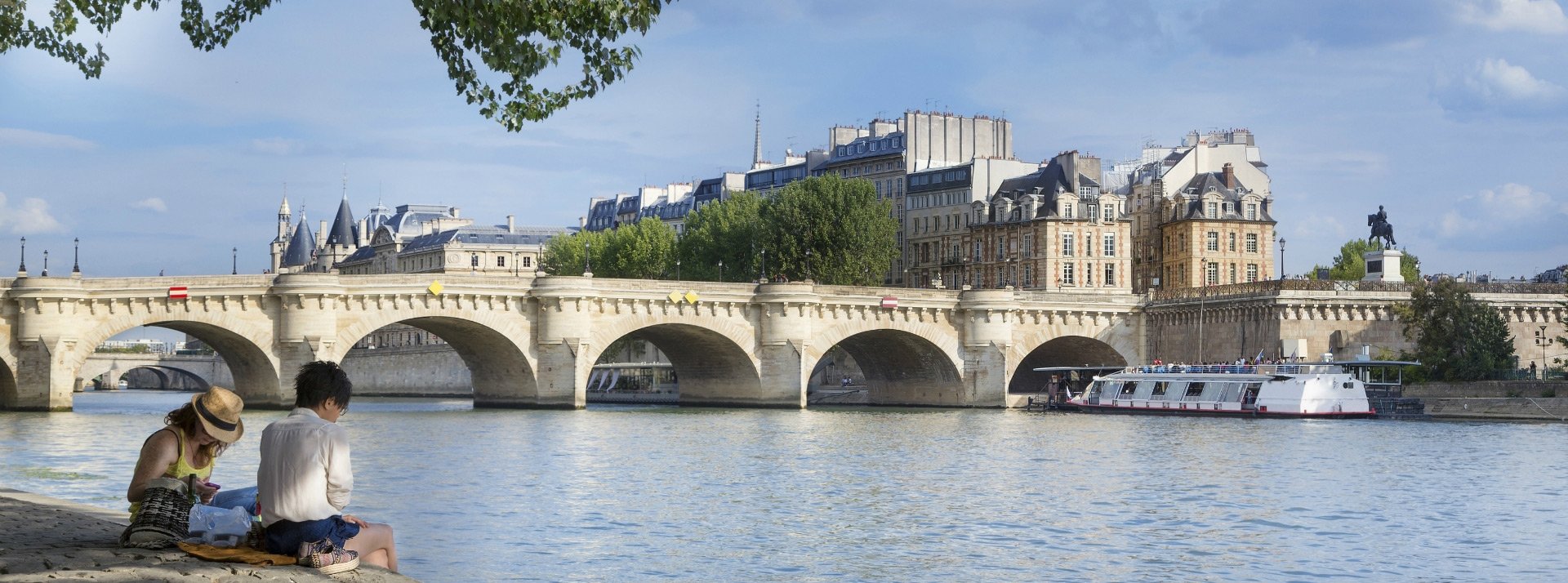 La Petitie Dauphine, location in the center of Paris